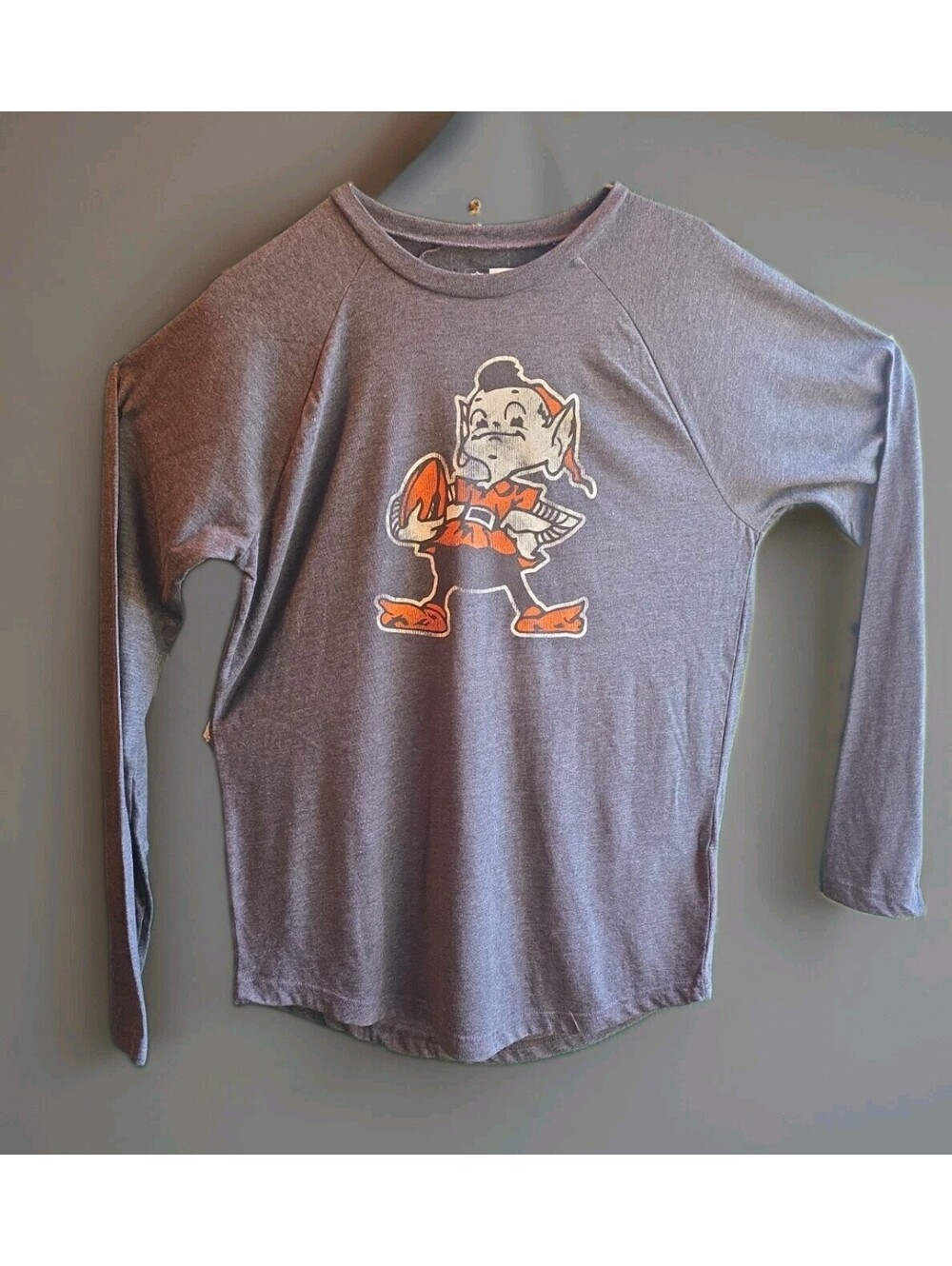 Clevland Browns Distressed Elf NFL Apparel Long Sleeve T-shirt Medium Grey New